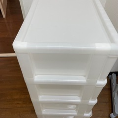 4段衣装ケースの画像