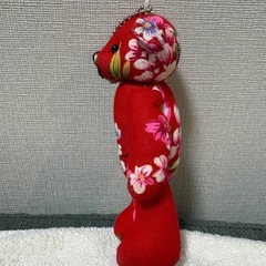 差し上げます　赤いテディベア　チャーム付きの画像