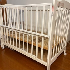 カトージ KATOJI 木製ハイタイプ ベビーベッドレギュラー ホワイトの画像
