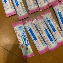 明治ほほえみ　らくらくミルク200ml5本　アタッチメント1個付　ビーンスターク　すこやか　16本　液体ミルク　粉ミルクの画像