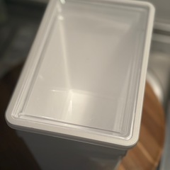 IKEA ホワイトプラスチック保存容器2個セットの画像