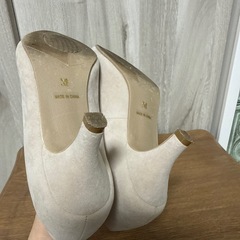 ベージュ　パンプスの画像