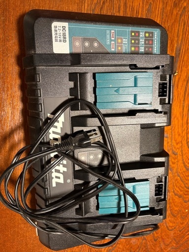 makita　DC18RD 7.2〜18V用　急速充電器