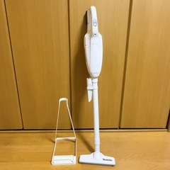 マキタ ＜CL107FDSHW＞充電式クリーナー 10.8V 1.5Ah バッテリ 充電器付 スノーホワイト 家庭用掃除機の画像