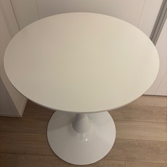 丸テーブルの画像
