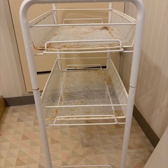 サビありの小型置き棚の画像