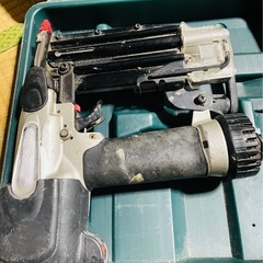 お買い得本日3/21で17時まで取りにこれる方限定！値下げ不可です日立工機 NP55M 55mmピン釘打機の画像