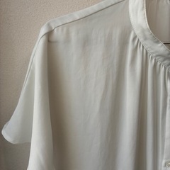 GU Lサイズ　　半袖ブラウスの画像