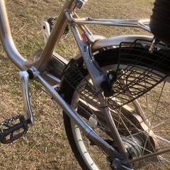 美品◆整備済◆22インチ ブリヂストン 自転車 ３段ギア 変速アリ　ママチャリ ベージュ タイヤ溝良好の画像