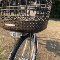 美品◆整備済◆22インチ ブリヂストン 自転車 ３段ギア 変速アリ　ママチャリ ベージュ タイヤ溝良好の画像