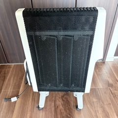 【美品・2022年製】siroca 遠赤軽量ヒーター SN-M351 動作確認済みの画像