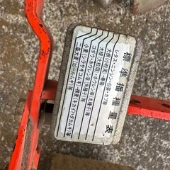 手押し式の播種機（種まき機）です。 トウモロコシや大豆、野菜の種まきに使用できますの画像