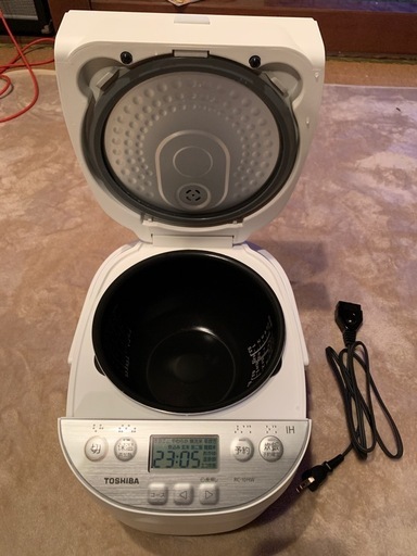 超美品 2025年 2回だけ使用 TOSHIBA IH炊飯器 RC-10HW
