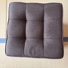 収納できるスツールの画像