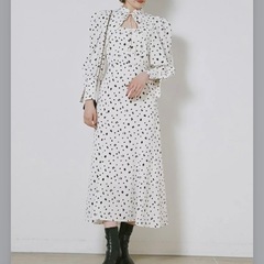 snidelのデコルテオープンワンピースです☺️の画像