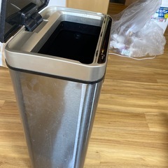 自動開閉ゴミ箱の画像