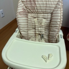 アップリカ ハイローチェア　手動スウィングの画像