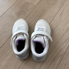 キッズテニスシューズの画像