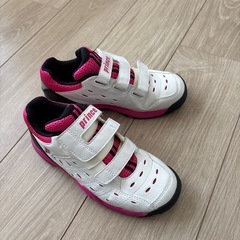 キッズテニスシューズの画像