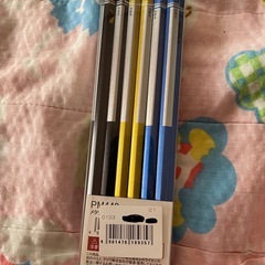 プーマの鉛筆セットの画像