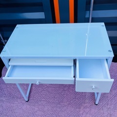 早い者勝ち　無料無人受け渡し　パソコンテーブルの画像