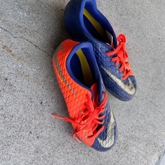 ジュニアサッカースパイク ナイキ サイズ 22.5cmの画像