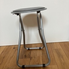 折り畳み丸椅子の画像