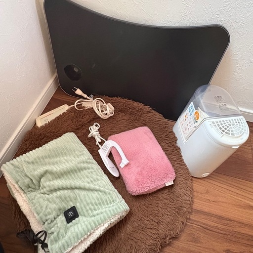 ホットカーペット　湯たんぽ　加湿器セット