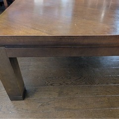 しっかりしているコタツ机の画像