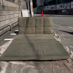 ２人掛け用リクライニングチェア。美品。ベットにもなります。クッション2個付き。の画像