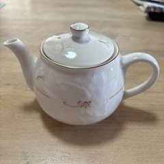 急須と湯呑みのセットの画像