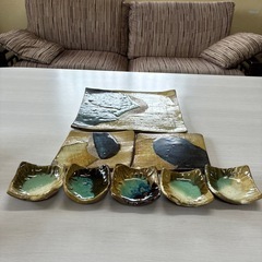 陶器のお皿8点セットの画像