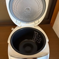 TOSHIBA 
炊飯器5.5合炊きの画像