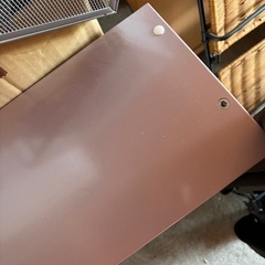 薄ピンクの収納棚の画像