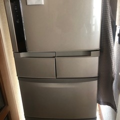 400L冷蔵庫、電子レンジ、トースター、炊飯器、TV、シングルベッドの画像