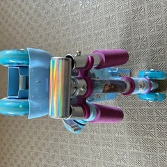 アナ雪　キックボードの画像