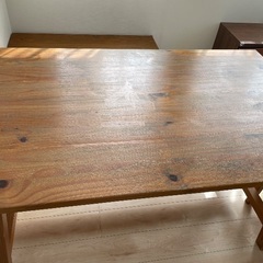 木製ダイニングテーブル　の画像
