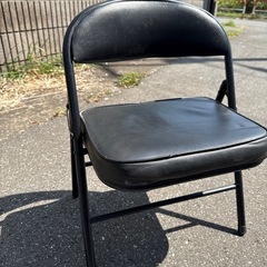 折り畳み椅子の画像
