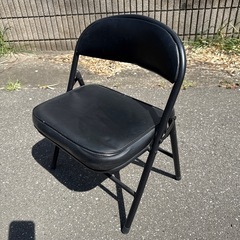 折り畳み椅子の画像