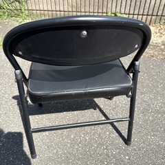折り畳み椅子の画像