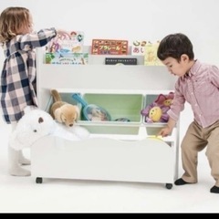 おもちゃ収納棚 の画像