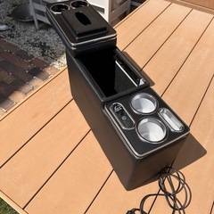 LED付きコンソールボックスの画像