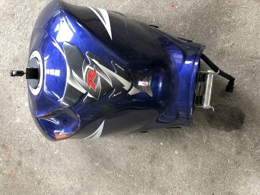 GSX-R1000 燃料タンク　凹みあり