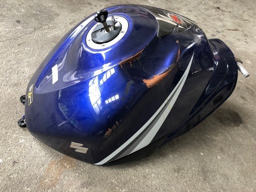 GSX-R1000 燃料タンク　凹みあり