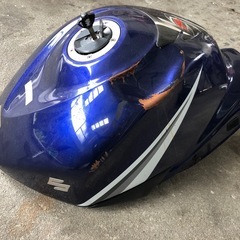 GSX-R1000 燃料タンク　凹みありの画像