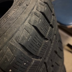 ヨコハマ横浜スタッドレスタイヤ195/65/15の画像