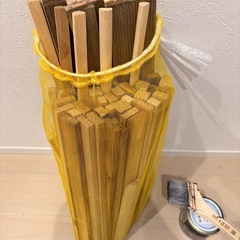 DIY工具・材料セット（ノコギリ・木材・塗料など）の画像