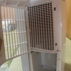 [美品]！　除湿機　SHARP CM-J100-W 2019年製の画像