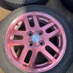 ダイハツ純正　15インチ　🌸 ピンク塗装　中古　スタッドレス付きの画像