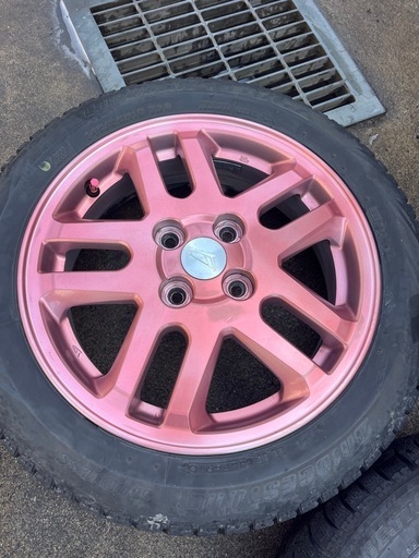 ダイハツ純正　15インチ　? ピンク塗装　中古　スタッドレス付き